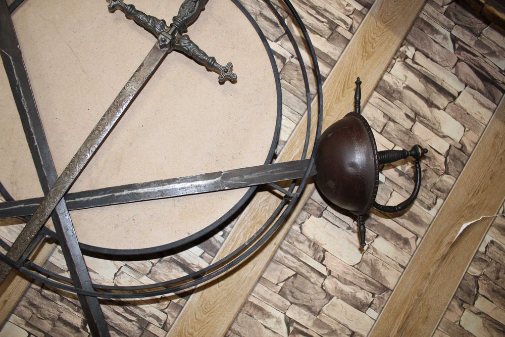 Рапира и две шпаги