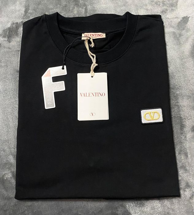 Vand tricou nou de barbati Valentino