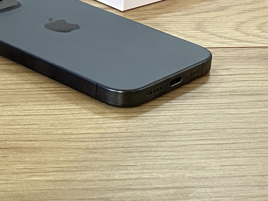 Бартер като нов iPhone 15 pro 256gb black 88%