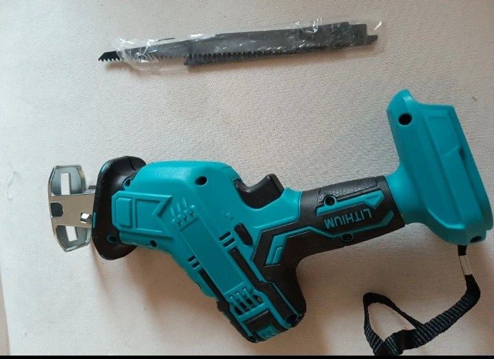 Fierăstrău electric