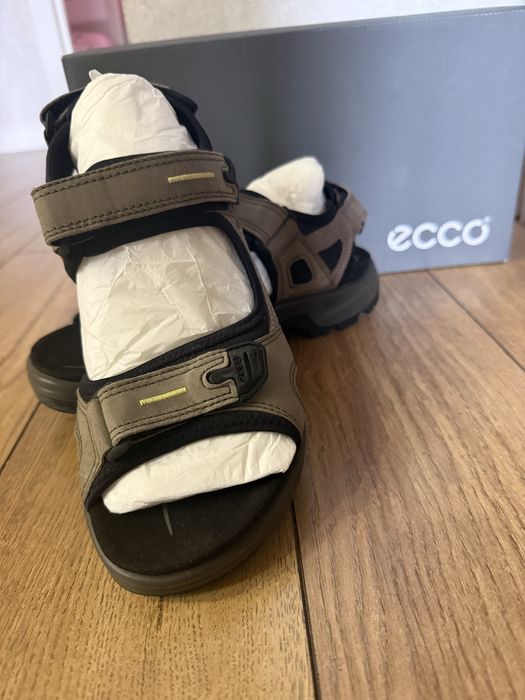 Продам абсолютно новые сандалии  Ecco