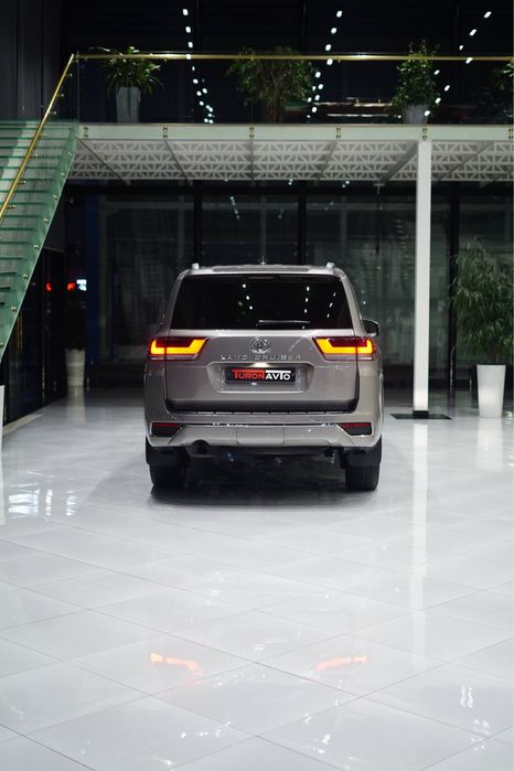 Toyota LC300 в Ташкенте