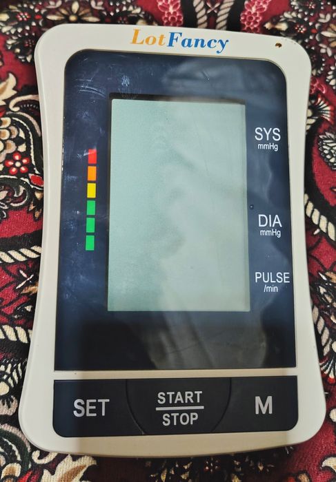 Продаю измеритель давлении. Электронный