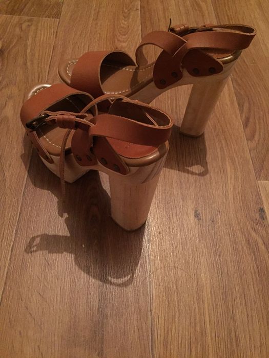 Босоножки       Mango