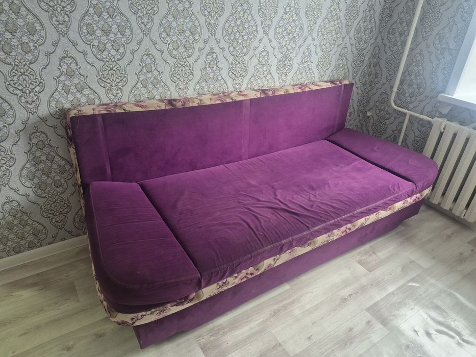 Диван в хорошем состянии