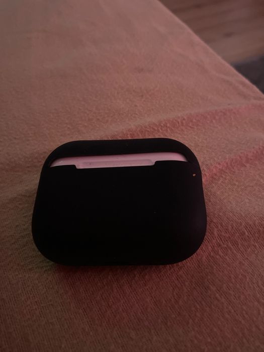 Airpods 3 pro achizitionate acum 2 luni