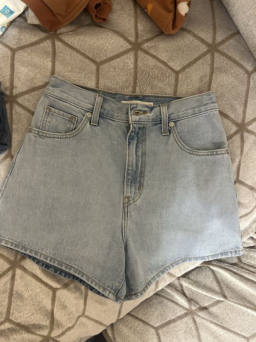 късото ново състояние на Levi's
