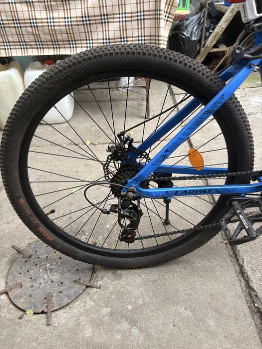 Biciclata carpat in stare foarte buna ,27,5 inch, cadru L, schimbatoarele shimano, pedalierul shimano