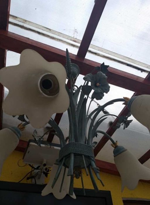 Candelabru cu cinci brate si doua aplice de perete din fier forjat
