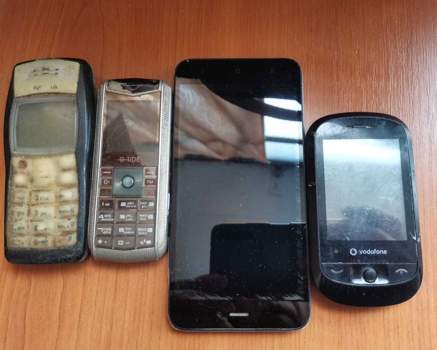 Telefoane vechi pentru reciclare