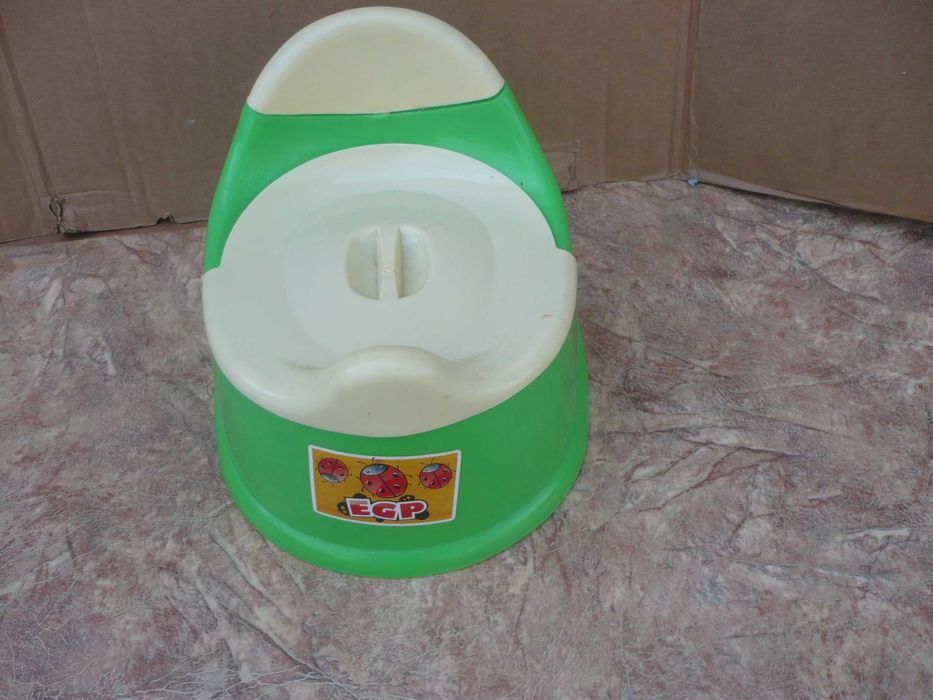 Детский горшок с крышкой