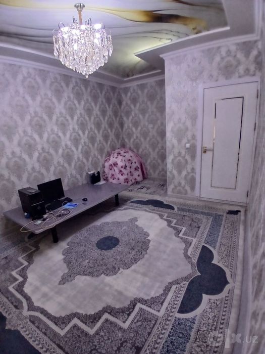 Qarshi shaxar markazidan 2 xonali kvartira sotiladi