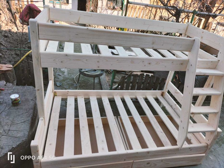 Pat etajat pentru trei persoane