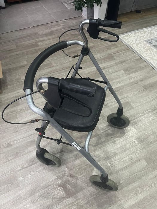 Ходунки для пожилых людей