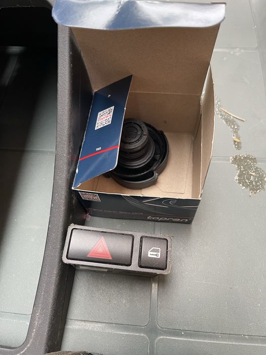 Барче с Подлакътник и Къпхолдър BMW БМВ е46