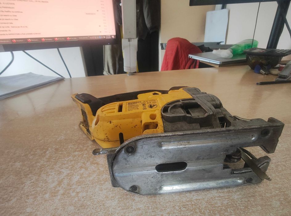 fierastrau pendular dewalt 18v dcs331