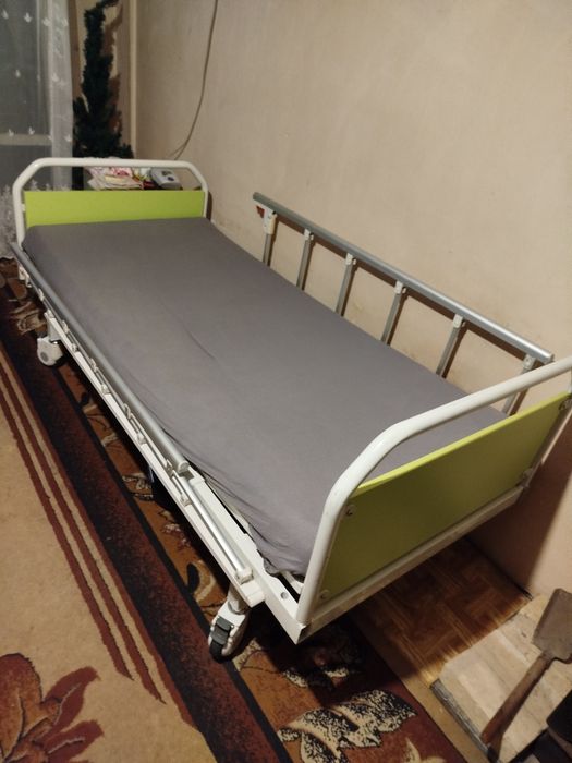 Механично болнично легло
