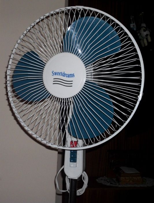 Vand ventilator de camera cu picior