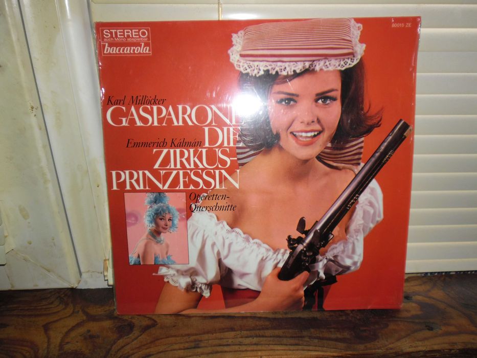 Продавам  малко хубави евтини плочи