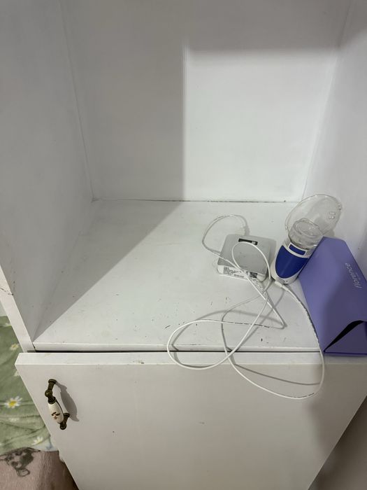 2 soldati si un dulap in 2 usi