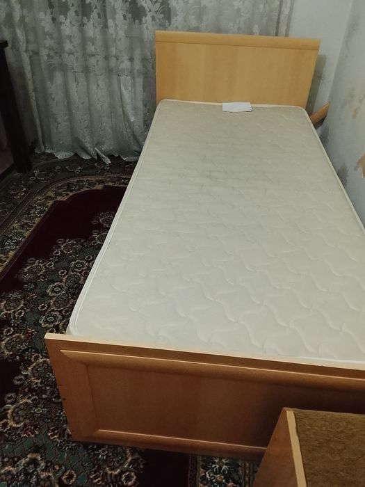 Кровать, шифоньер, трюмо