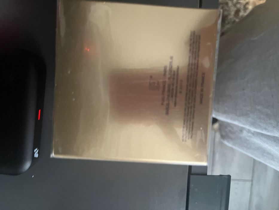 Продавам чисто нов оригинален Lady Million парфюм.