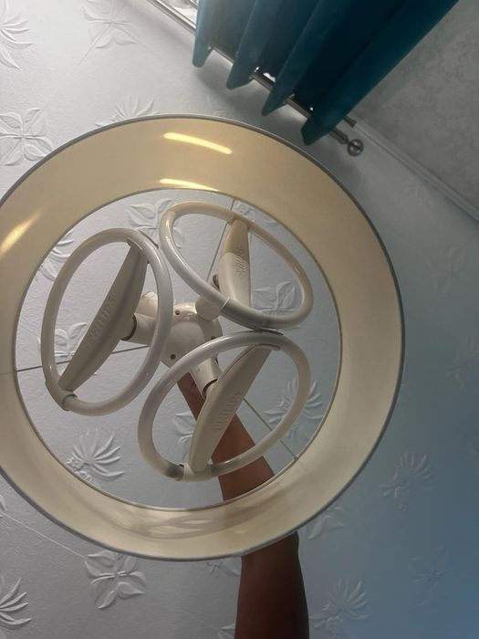 Vând doua candelabre