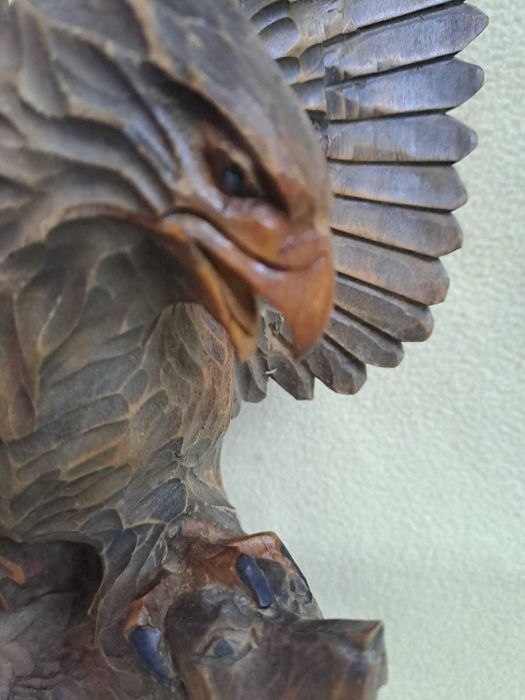 statueta vultur lemn lucrat manual 39 cm