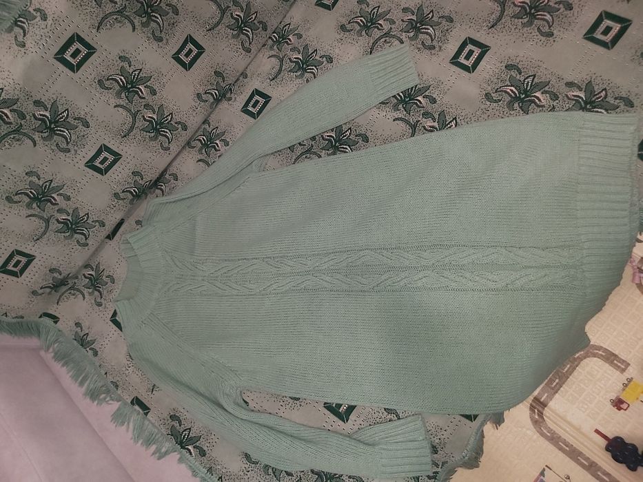 Продаю платье тёплое.