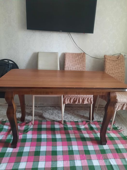 Стол хорошим состояним