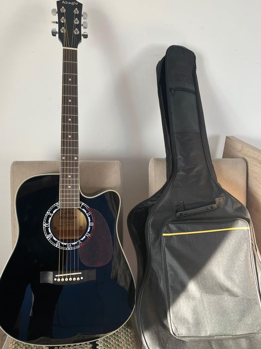 продам гитару почти новый