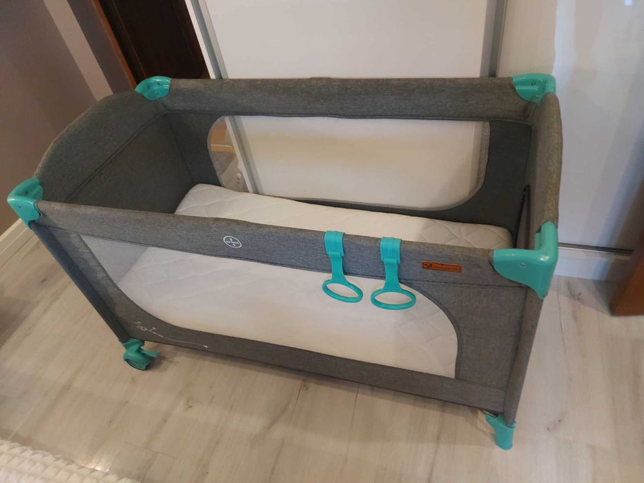 Детска кошара + матрак + антирефлуксна възглавница + протектор 2 бр