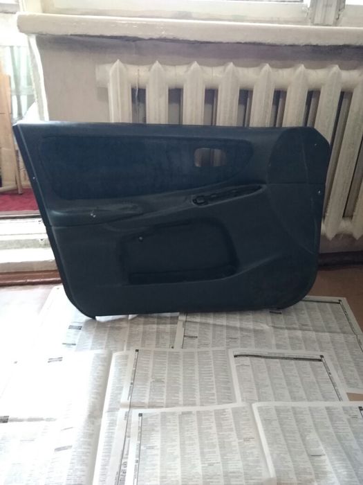 Продам обшивку двери на авто.