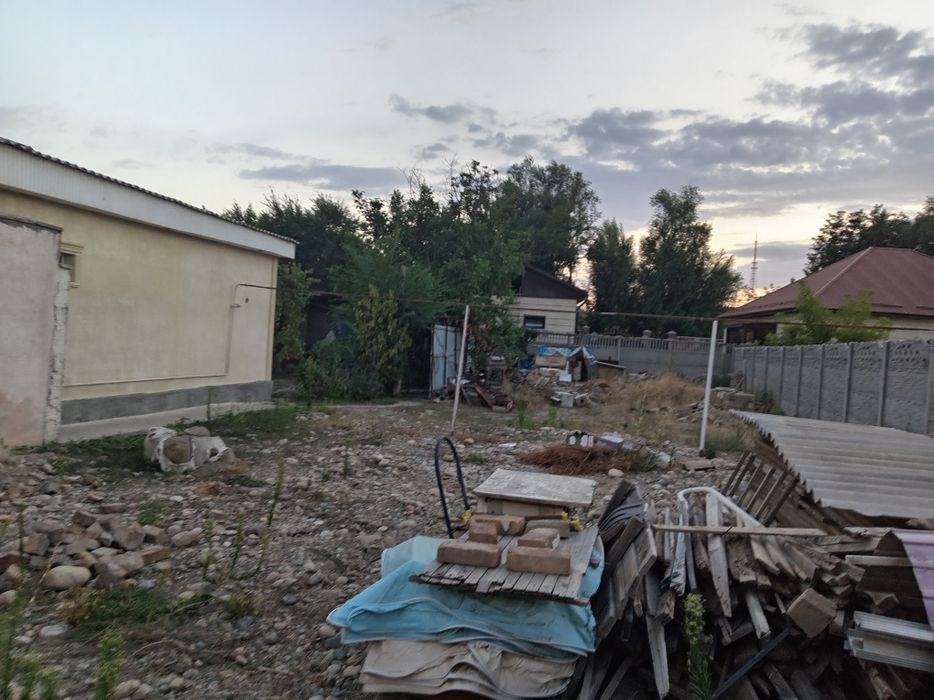 Дом с участком земли
