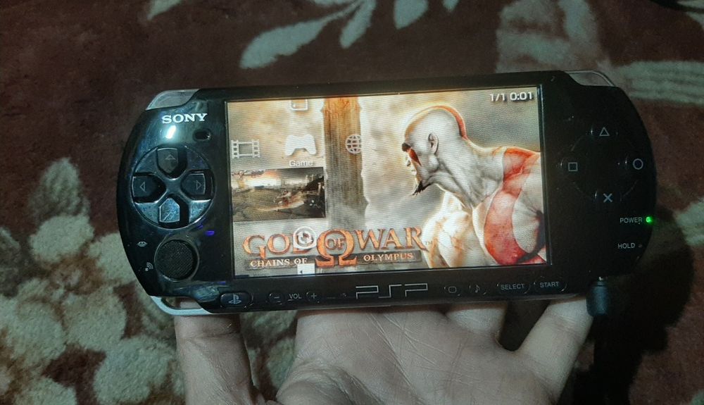 Vand psp în stare bună 3003 cu god of war