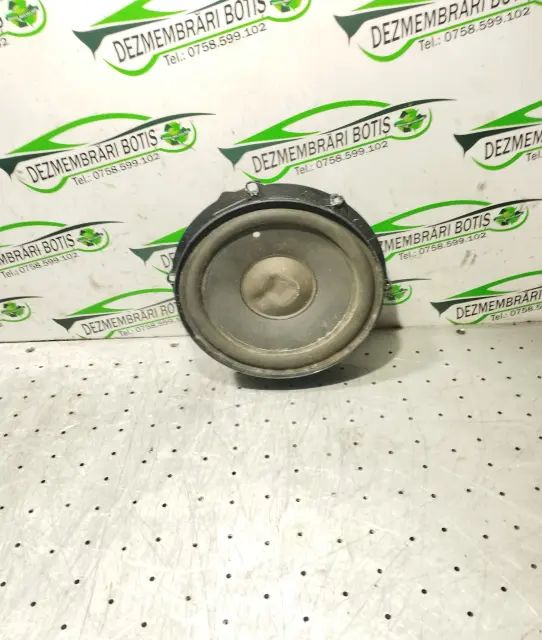 Boxa fata stanga Volkswagen VW Touran 2011