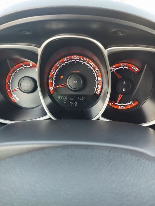 Lada Vesta cros sotiladi