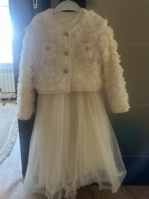 Продам платья на девочек