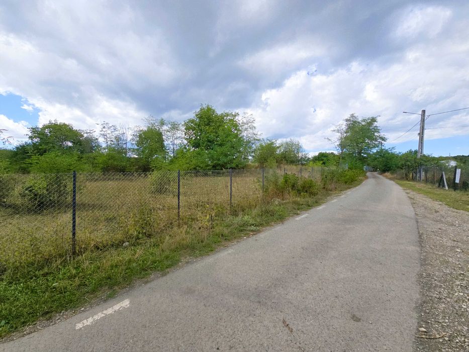 Teren intravilan 4.280 mp - Dobreni, Neamț - asfalt, 65 m deschidere