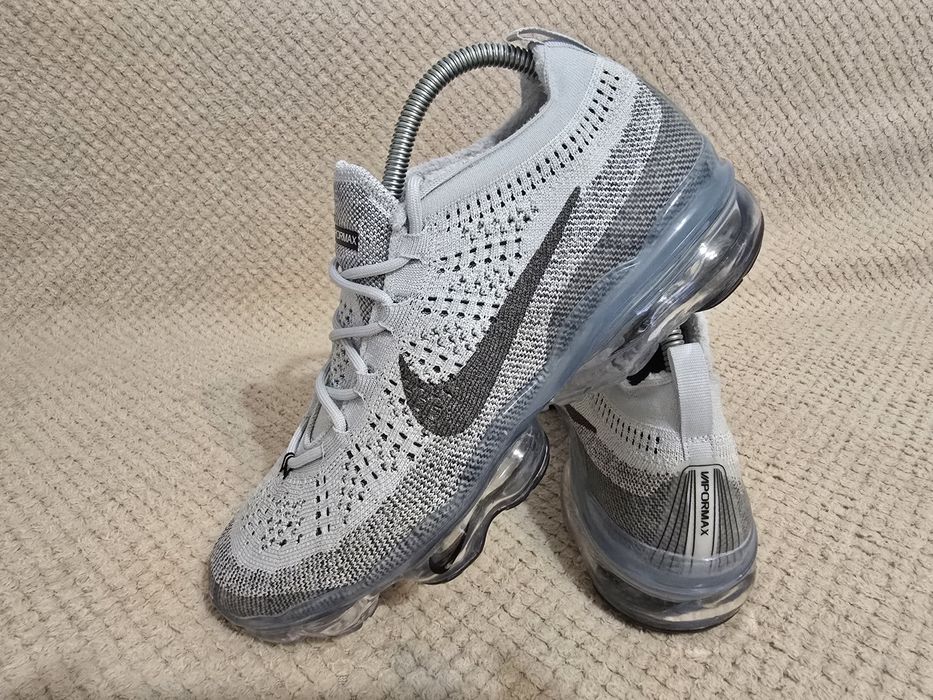 Nike vapormax nr 44 int 28 cm preț 350 lei