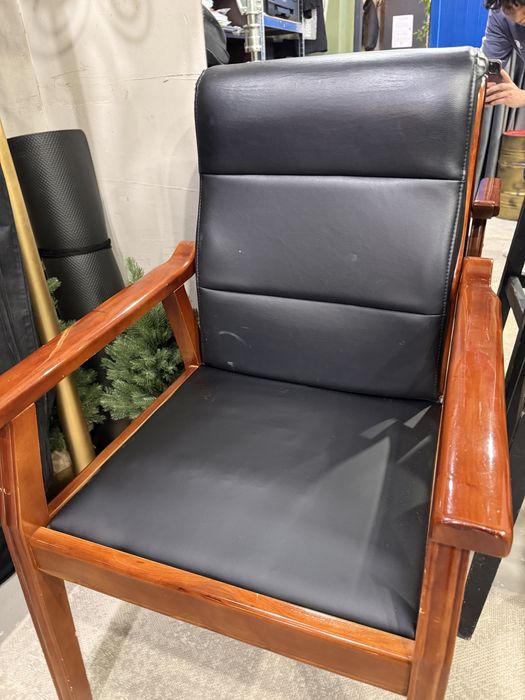 Продам кресло, стул для руководителя удобный