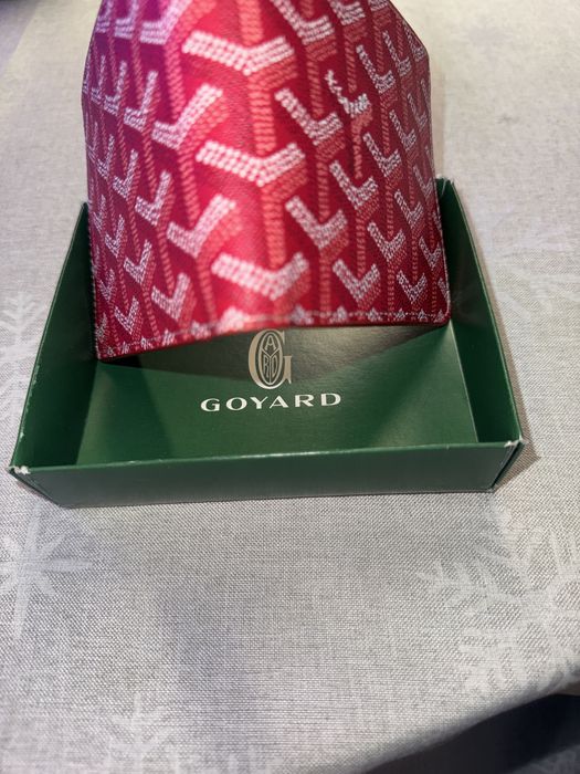 Продавам Кожен партфеил на GUCCI  и Goyard