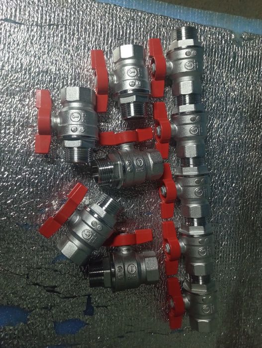 Продам краны 25 -тые новые.
