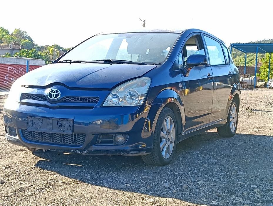 Toyota Corolla Verso / 2004г. / НА ЧАСТИ / 2.0 D4D 116кс.