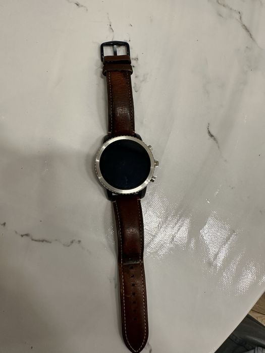 Умные часы Fossil