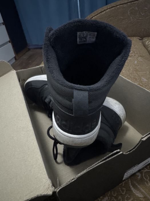 Adidas кроссовки (осень/весна)