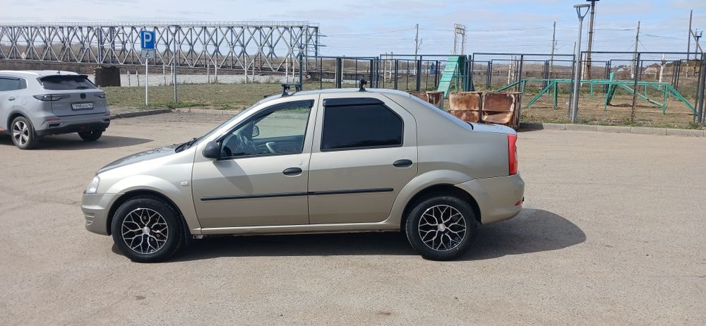 Продам рено логан 2010г