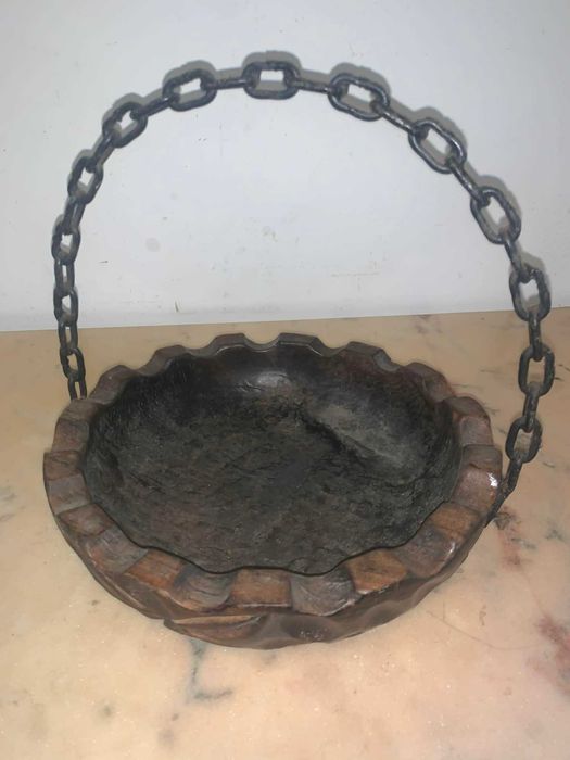 Fructiera din lemn sculptata si maner din fier lant sudata