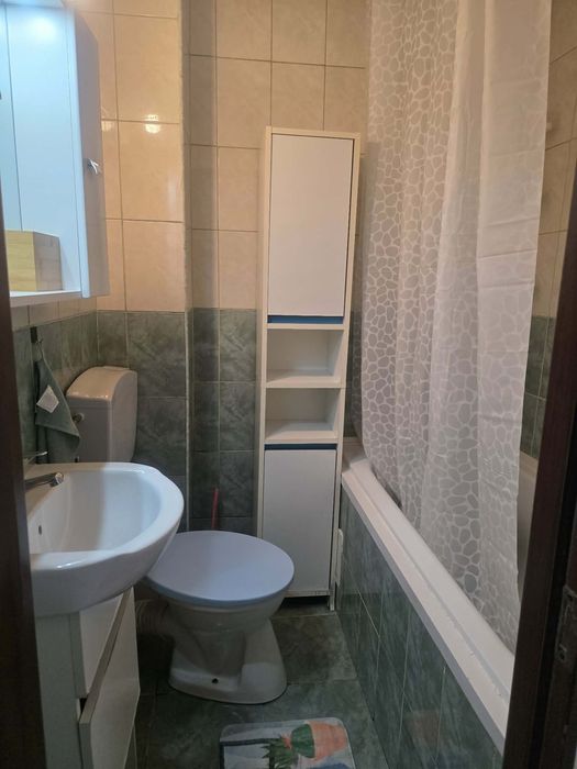 De închiriat apartament cu o camerā