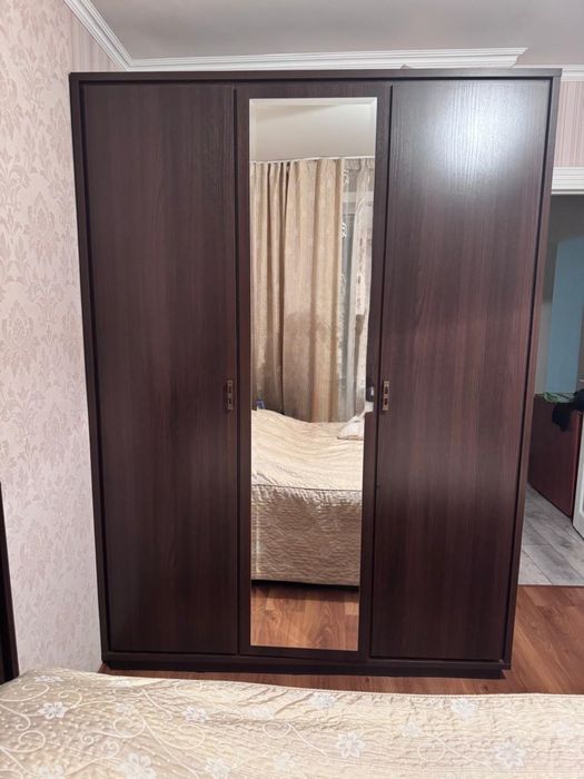 Продам шкаф большой вместительный